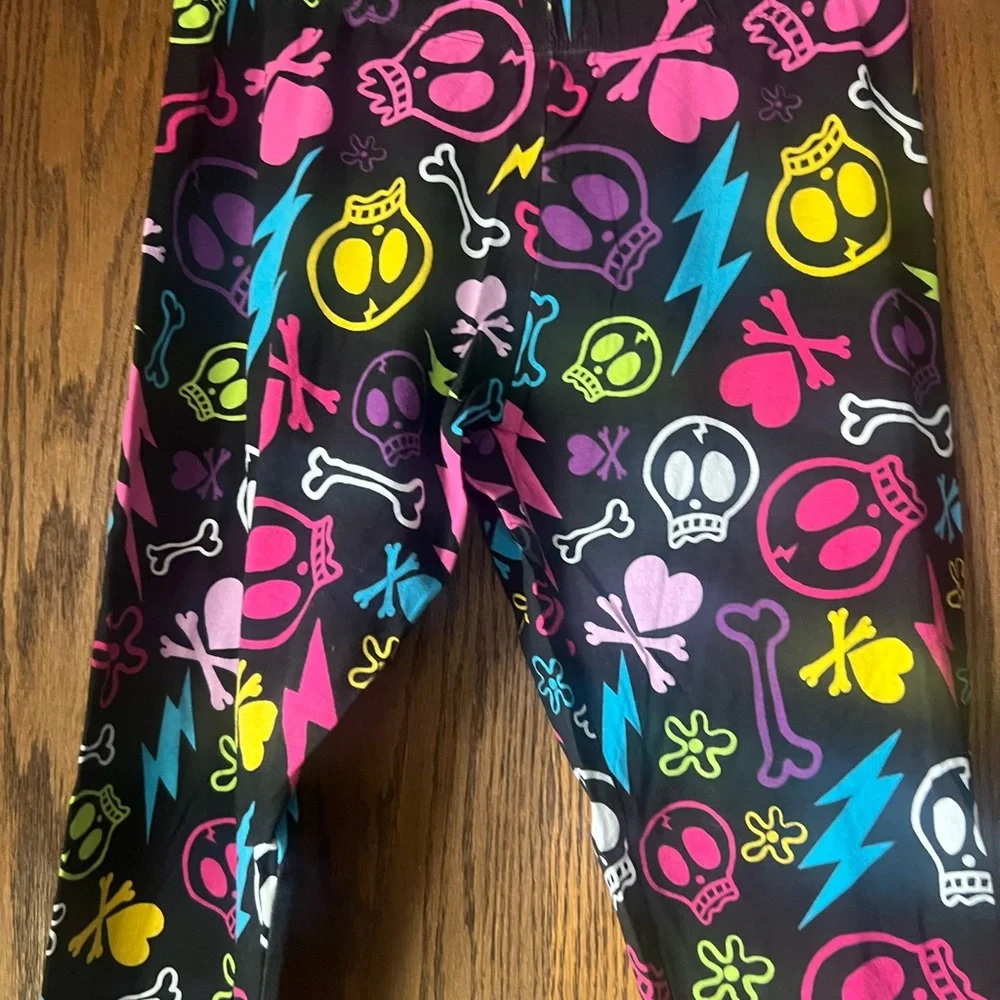 No Boundaries Black and Pink Graphic Leggings - Picture 2 of 6